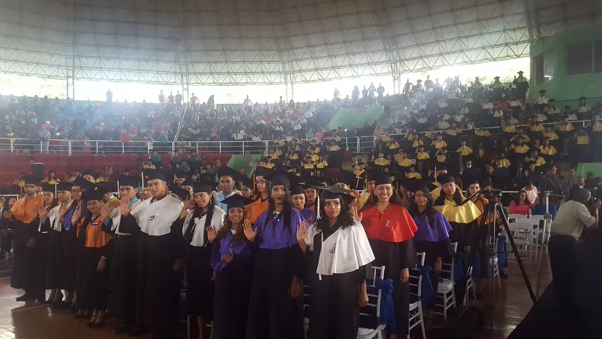 UASD gradúa más de 400 profesionales de grado