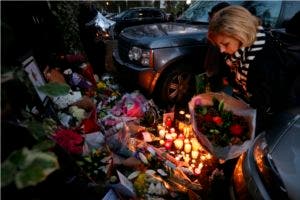 Ofrendas fuera de la casa de George Michael en Londres, el lunes 26 de dicembre de 2016. George Michael, quien saltó a la fama con WHAM! y tuvo una larga y celebrada carrera como solista, en la que también tuvo algunas controversias, murió el domingo a los 53 años de edad.