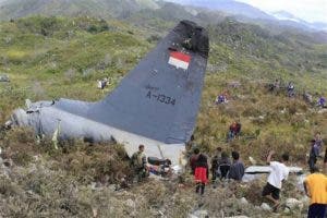 Cae avión militar en Indonesia: hay 13 muertos