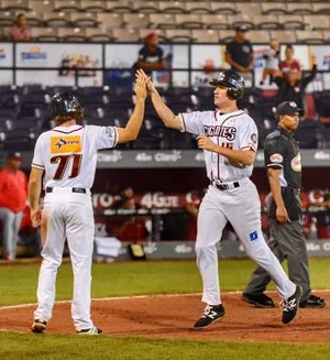 Águilas blanquean Estrellas; Gigantes apalean Leones