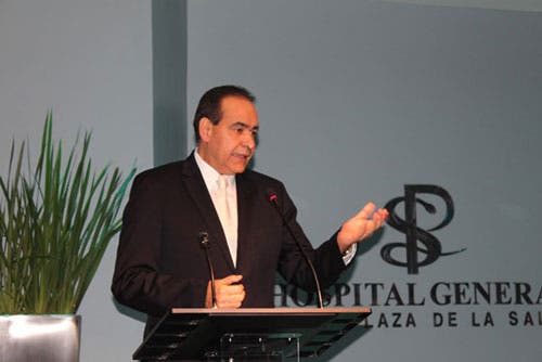 Reeligen a Julio Amado Castaños como director del Hospital Plaza de la Salud