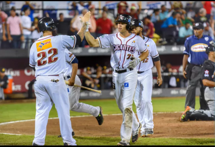 Los Gigantes siguen subido en el palo avasallan 16-4 a las Aguilas