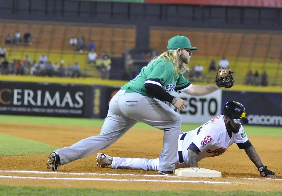 Águilas blanquean Estrellas y suben al tercer lugar