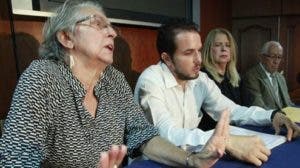 Familiares de Claudio Caamaño demandan clínicas por 100 millones de pesos