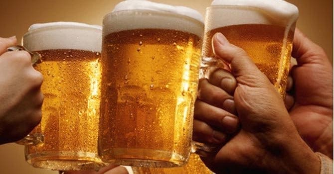 Salud Pública pide moderar consumo alcohol y manejar con prudencia