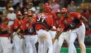 Jonrón de Erik González da triunfo a los Leones sobre Toros 5-3