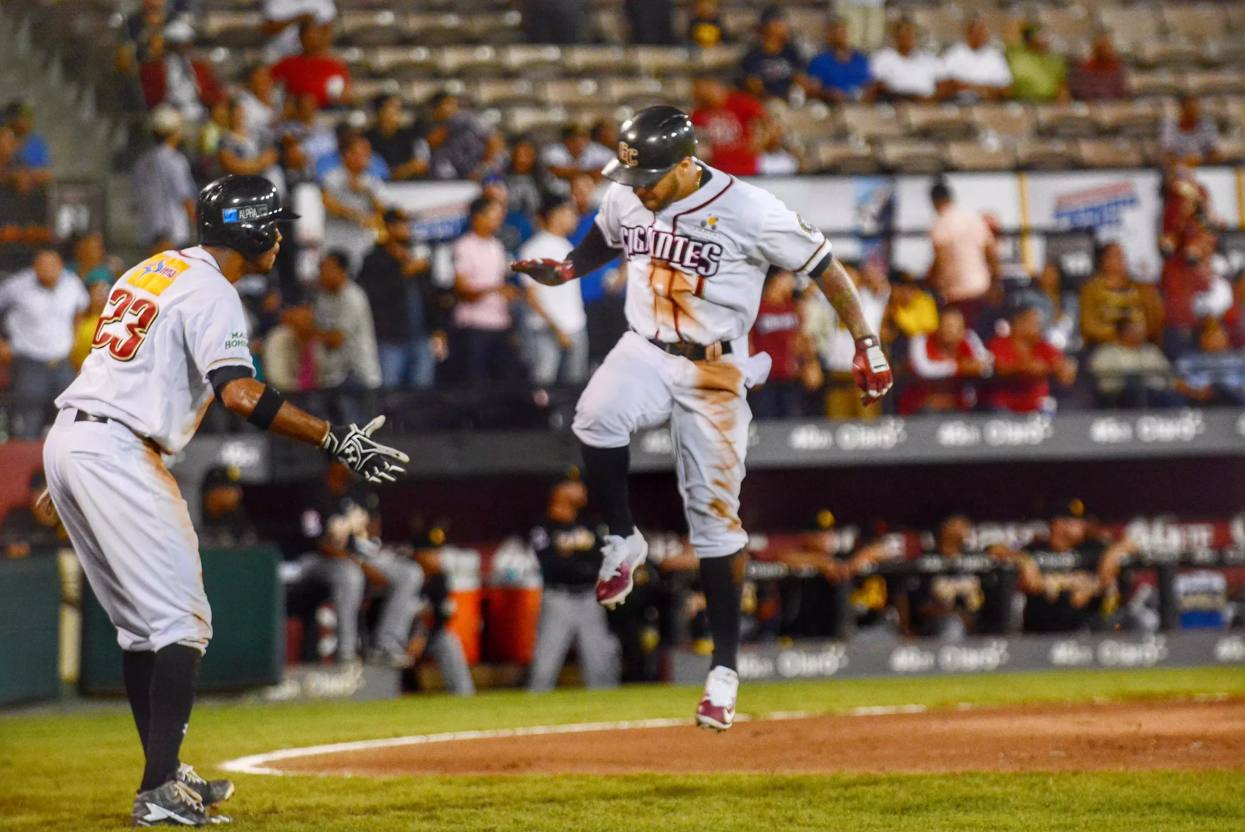 Gigantes vencen 5-3 a Los Toros acercándose a la clasificación