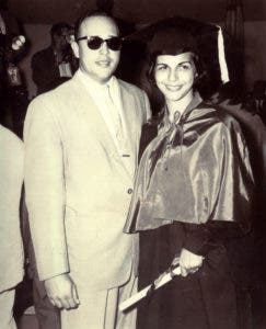 Manolo Tavárez Justo y Minerva Mirabal en su graduación como abogada.