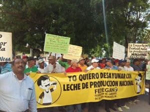 Los lecheros denunciaron que pierden 572 mil pesos cada día.