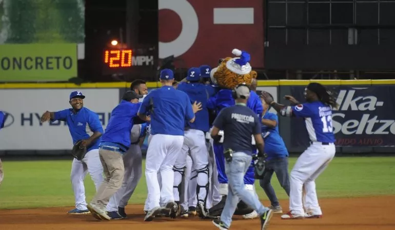 Licey derrota 2-1 a Gigantes