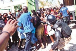 Más de 2 mil haitianos se manifiestan contra resultado electoral