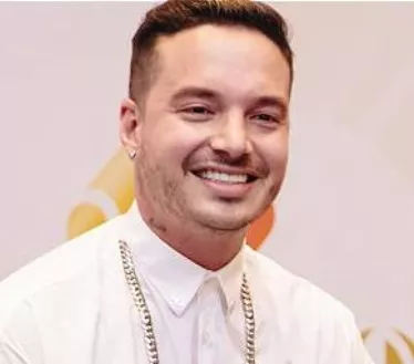 J Balvin dice comunidad latina debe mostrar su fortaleza