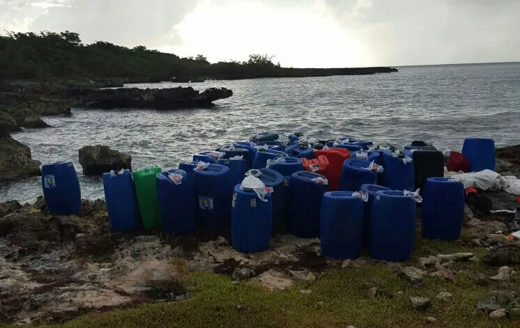 Apresan cinco personas tras decomiso de 900 paquetes de drogas