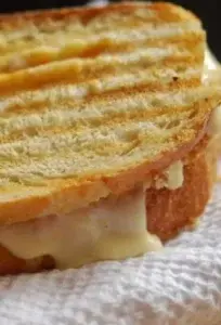 Por sándwich de queso se arma tiroteo