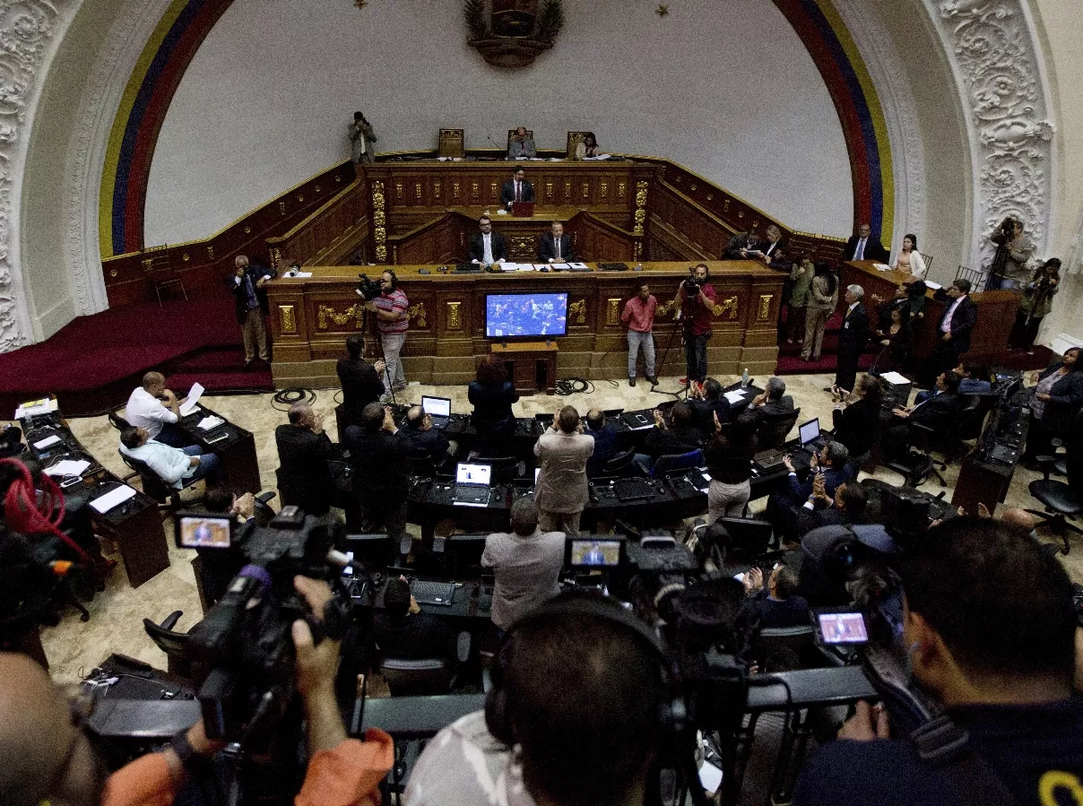 Parlamento venezolano declara al presidente Maduro en “abandono del cargo”