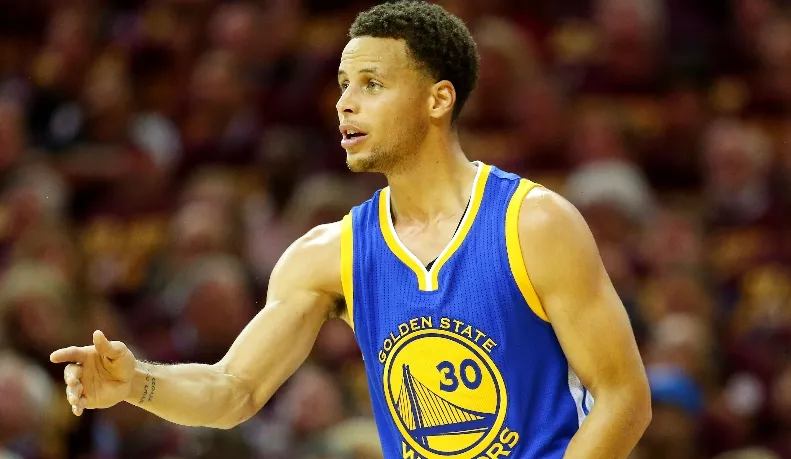 Curry conforme salario le paga GS