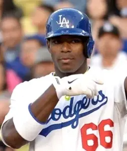 Cubano Yasiel Puig busca recuperar titularidad en Dodgers