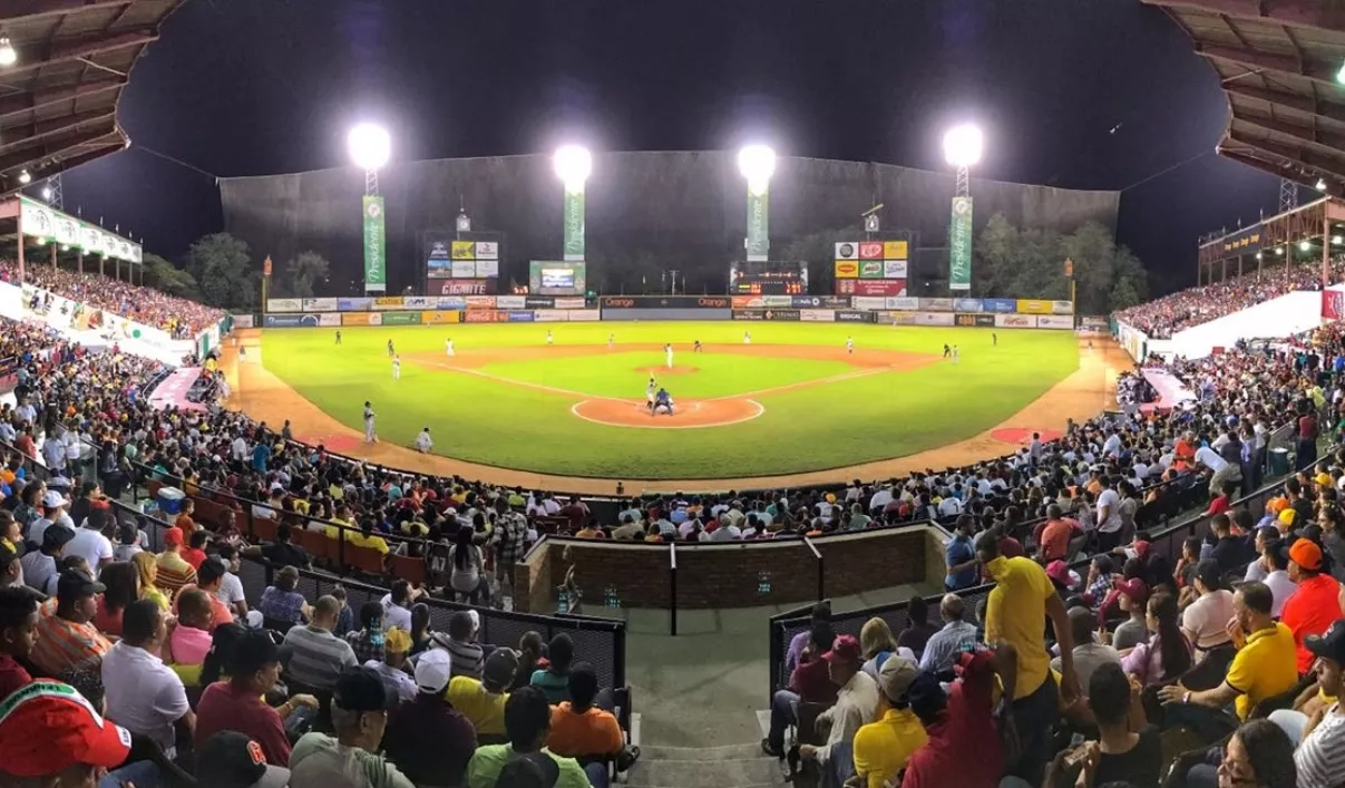 Fanáticos abarrotan los estadios en Round Robin