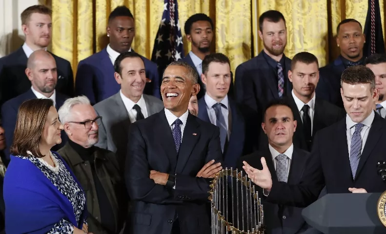 Obama festeja con los Cubs