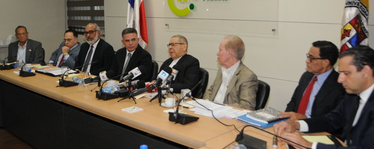 Pepín Corripio destaca aportes de Núñez Collado en comisión