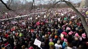 Multitudinarias protestas del movimiento #WomensMarch en oposición a la retórica de Donald Trump