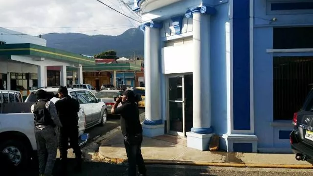 Allanan financiera en Puerto Plata y apresan ejecutivos acusados de desfalco