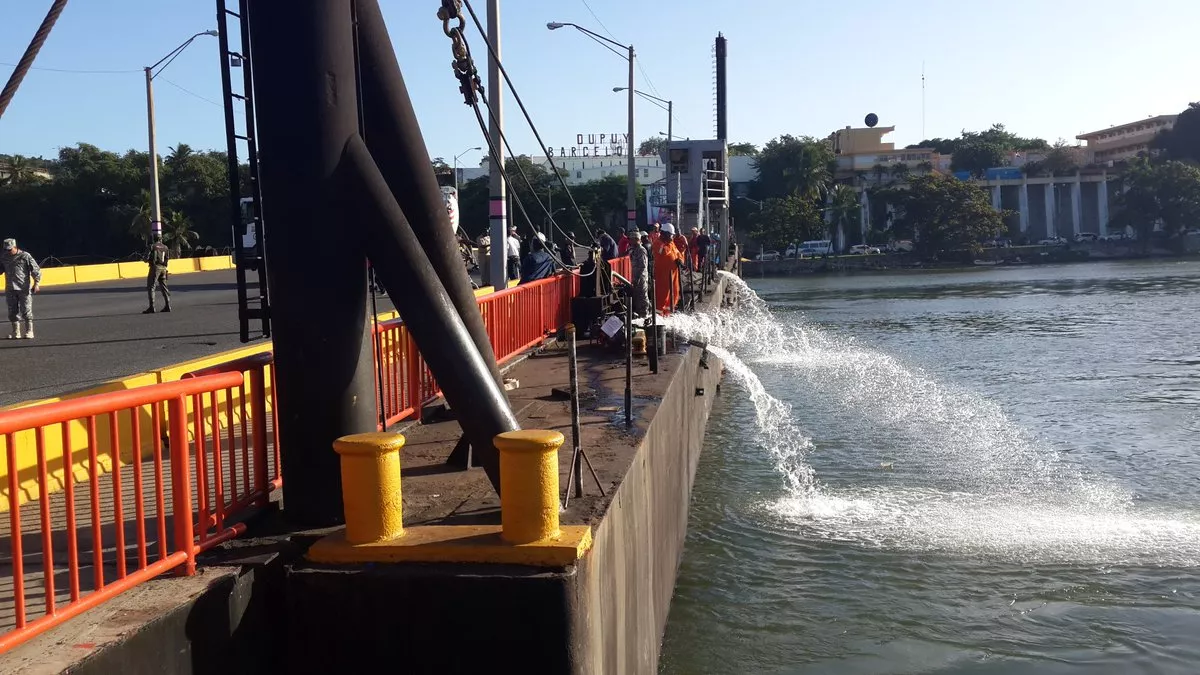 Cierran por avería el puente flotante