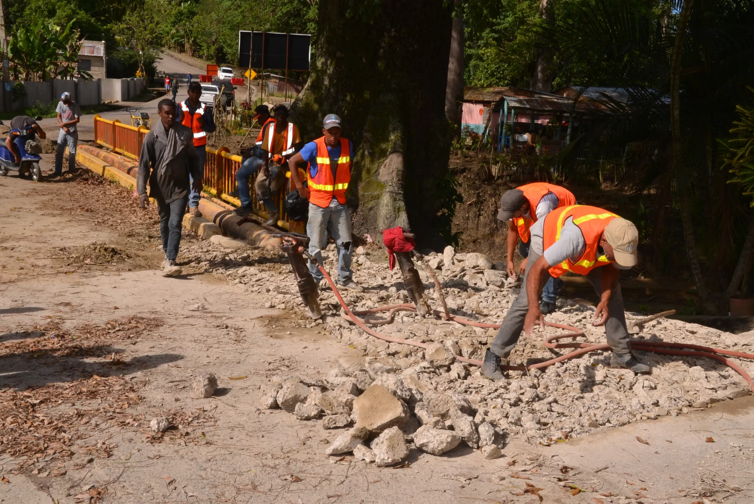 Obras Públicas inicia construcción de puentes en Moca