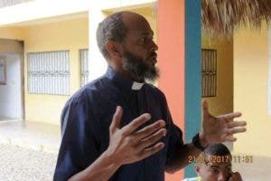 La protesta fue convocada por el sacerdote Francisco Alberto Polanco, cura párroco de la iglesia Católica en Cabarete.