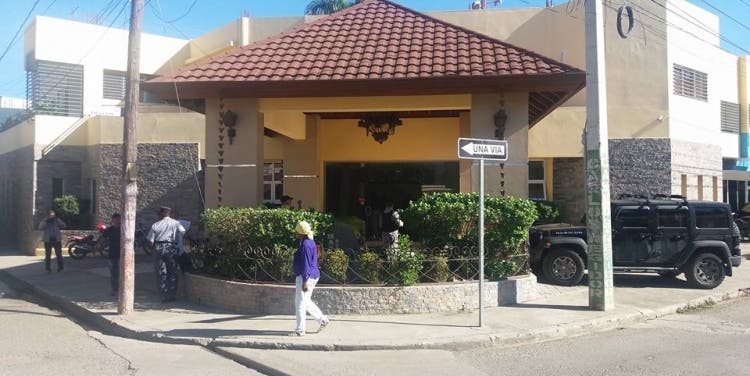 Policía cerca hotel Masacre de Dabajón en busca de Brayan