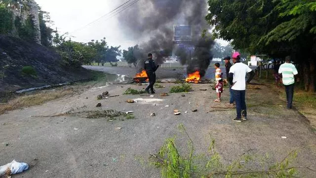 Protestan en el barrio Haití de Puerto Plata por calles inundadas