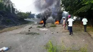 Protestan en Puerto Plata en demanda de reparación carretera turística