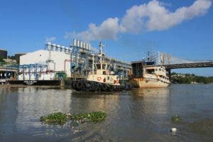 Autoridades inician retiro de barcos de márgenes ríos Ozama e Isabela