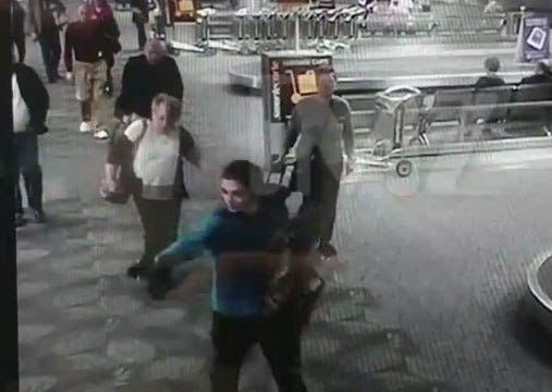 El portal TMZ difunde un video del tiroteo en aeropuerto de Florida