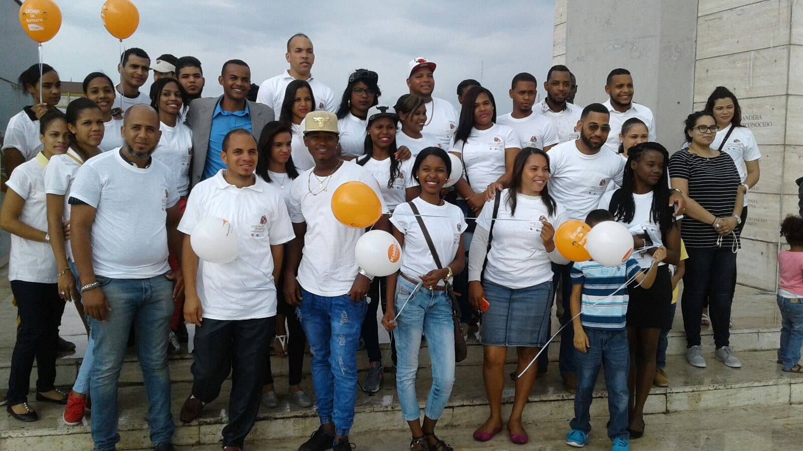 Jóvenes demandan inclusión tras lanzar «un globo por la juventud»