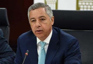 Ministro de Hacienda anuncia aumento a policías se hará en febrero y retroactivo