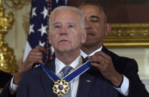 Obama otorga a Biden la Medalla Presidencial de Libertad