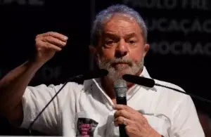 Lula insiste en su inocencia y su defensa presenta una primera apelación