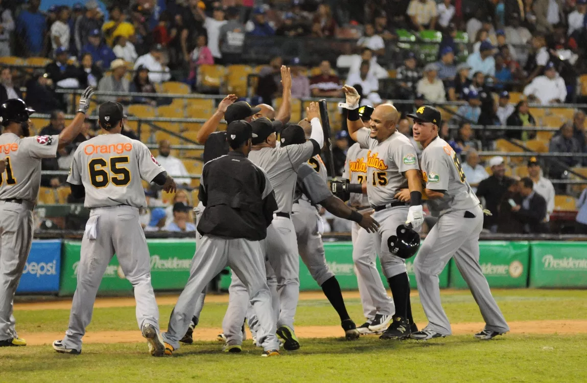 Águilas vencen Tigres y avanzan a la final del béisbol dominicano