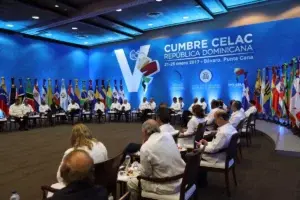 Celac apoya el diálogo en Venezuela y condena criminalización de migración