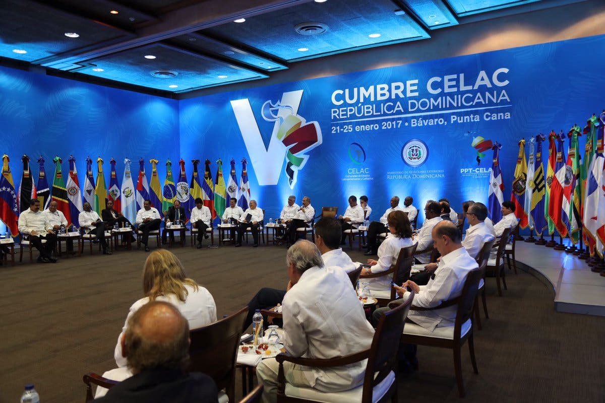 Celac apoya el diálogo en Venezuela y condena criminalización de migración