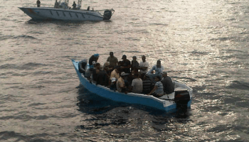 Armada y Coast Guard interceptan yola con  34 personas a bordo;  apresan otras seis