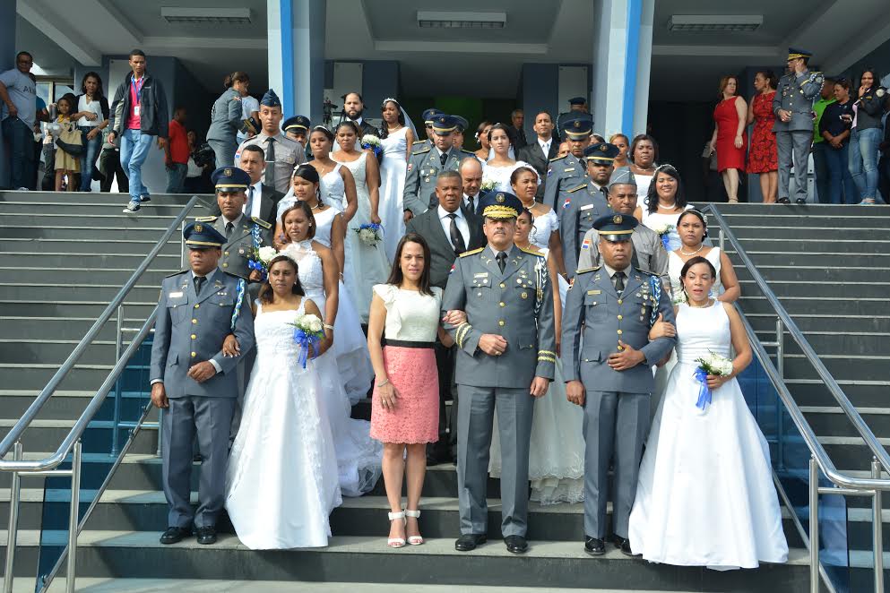 Policía Nacional celebra boda colectiva de agentes