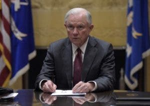 Sessions se aparta de investigación sobre injerencia rusa en comicios en EEUU