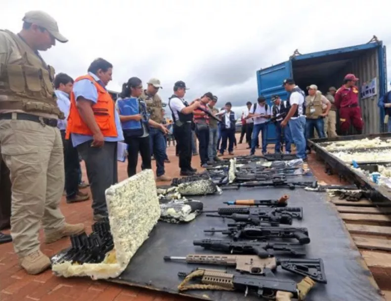 Bolivia detiene traficantes armas