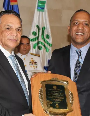 José Luis Coronado recibe una distinción