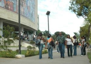 Mañana no habrá docencia en la UASD por paro de transporte