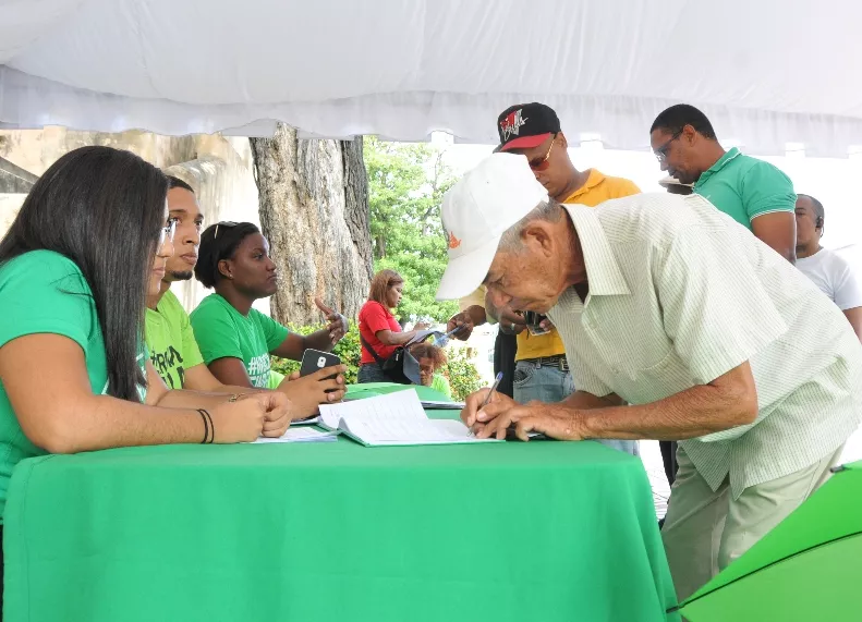 Marcharán al Palacio Nacional para entregar firmas libro verde