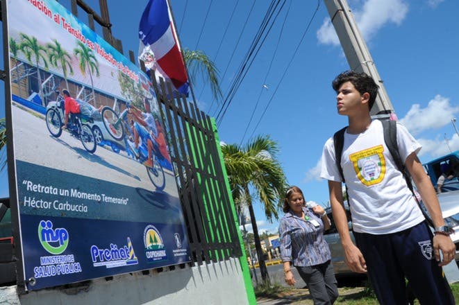 Presentan en exposición fotográfica violaciones leyes de tránsito