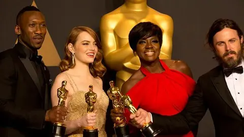 Incredulidad en Hollywood tras fiasco del anuncio del mejor film en los Óscar